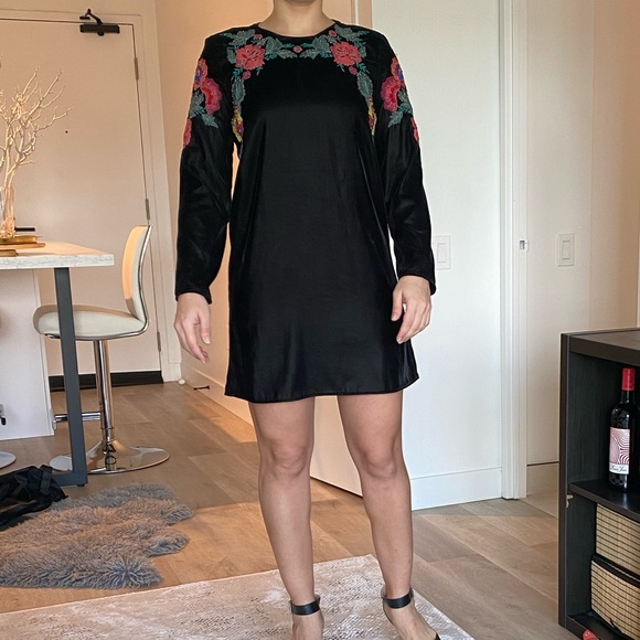 Zara velvet Dress in size 6 - Picture 2 of 3